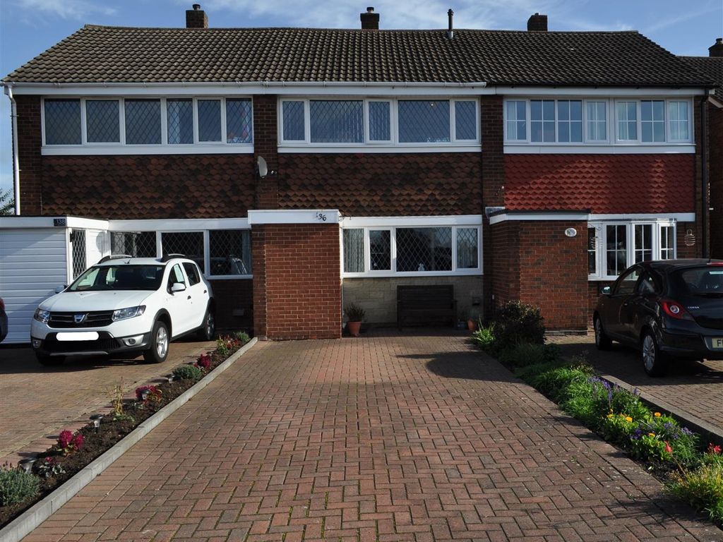 3 bed town house for sale in Hurst Drive, Stretton, BurtonOnTrent