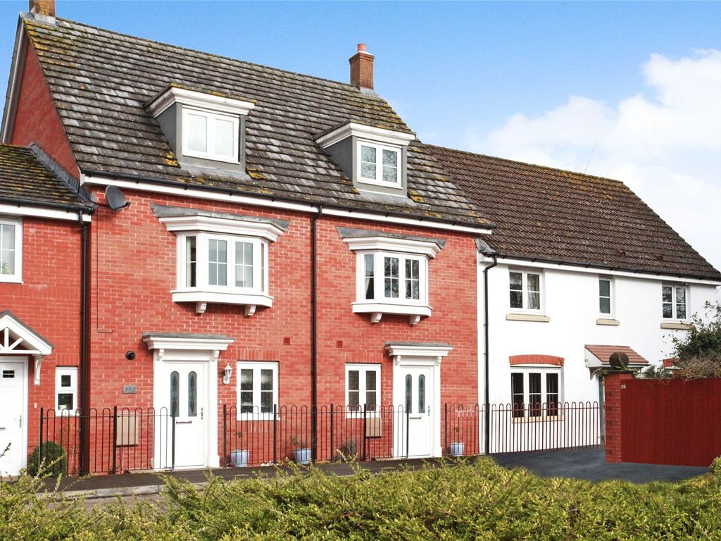 3 bed terraced house to rent in White Horse Way, Devizes, Wiltshire