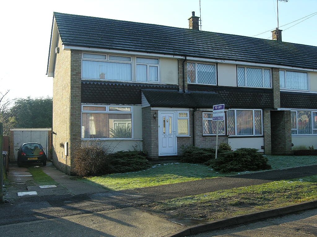 2 bed semidetached house to rent in Crescent, Ipswich IP2