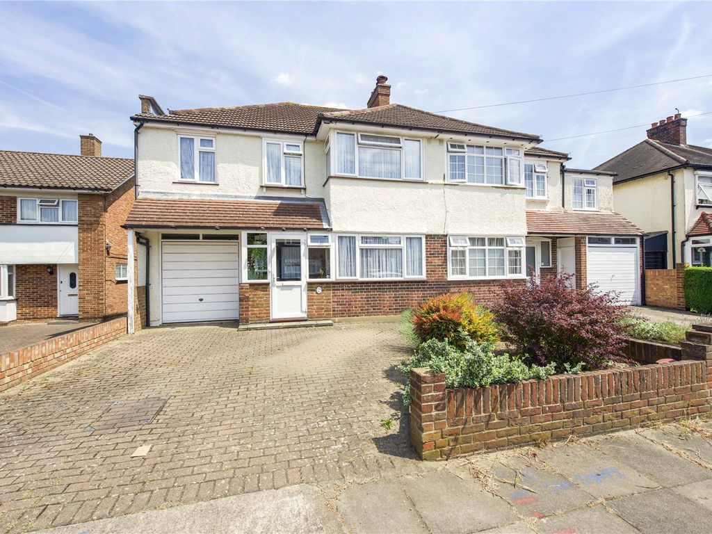 4 bed semidetached house for sale in Barnsbury Close, New Malden KT3