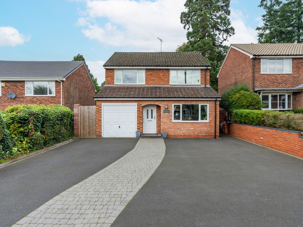 4 bed detached house for sale in Broomfield Road, Kidderminster DY11, £