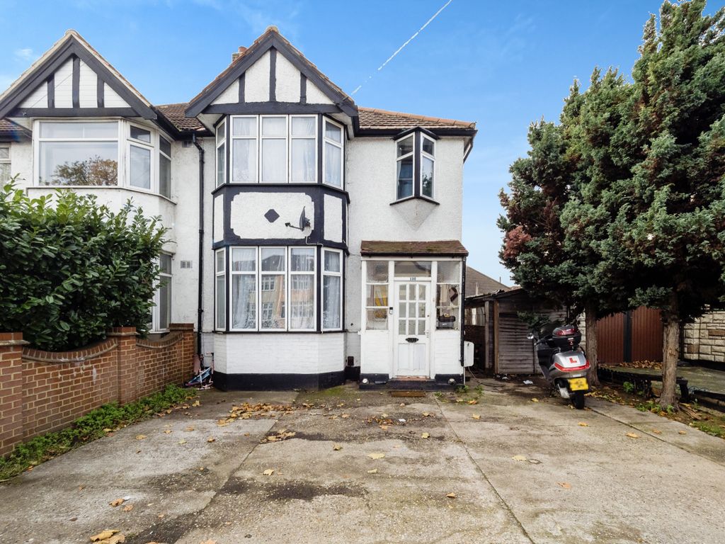 3 bed semidetached house for sale in Upper Rainham Road, Hornchurch