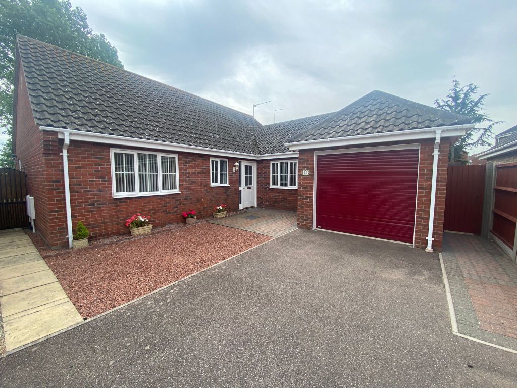 3 bed detached bungalow for sale in Watsons Close, Hopton, Great