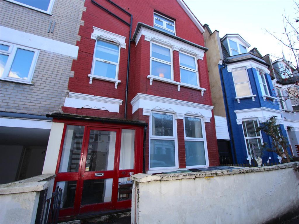 2 bed flat to rent in Hampden Road, Hornsey N8, £2,500 pcm Zoopla