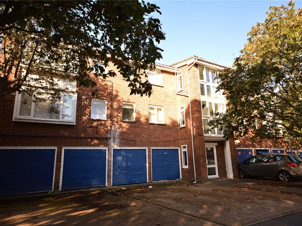 2 bed flat for sale in Whernside Close, London SE28, £220,000 Zoopla