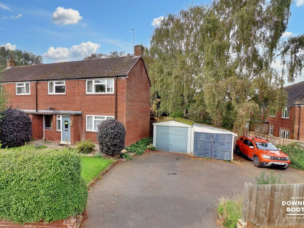 3 bed semidetached house for sale in Dimbles Lane, Lichfield WS13, £