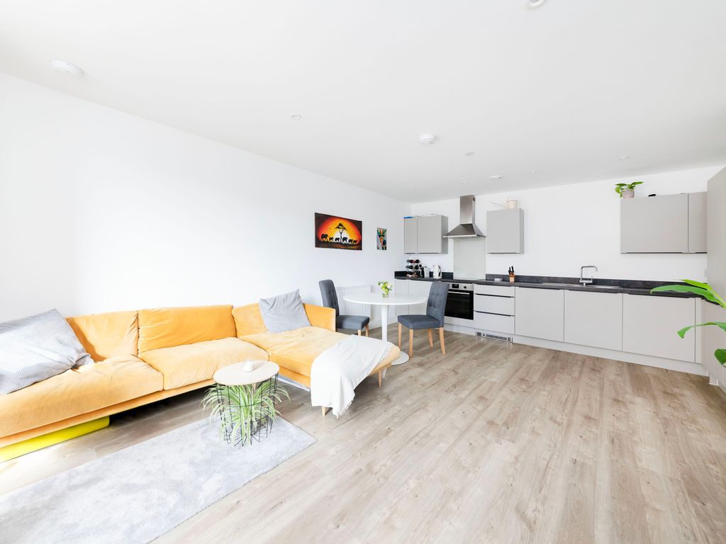 2 bed flat for sale in Armstrong Road, Littlemore, Oxford OX4, £201,000 Zoopla