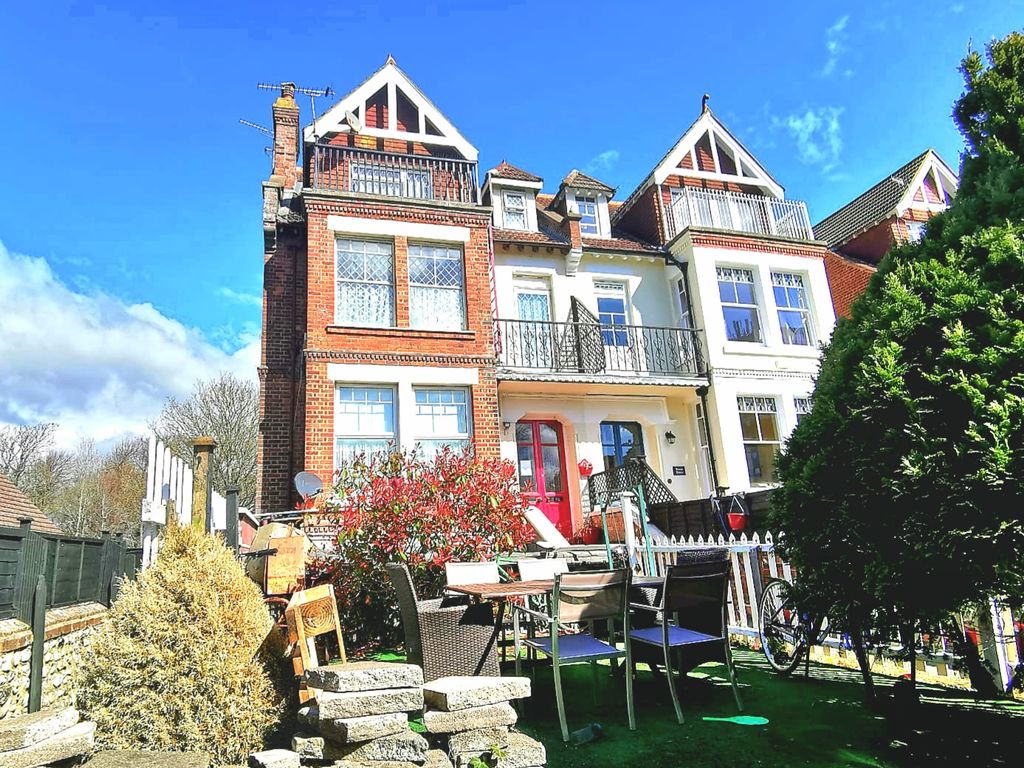 7 bed semidetached house for sale in Irvine Road, Littlehampton BN17 Zoopla