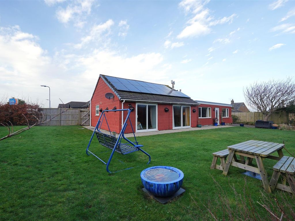 4 bed detached bungalow for sale in The Headlands, AskamInFurness