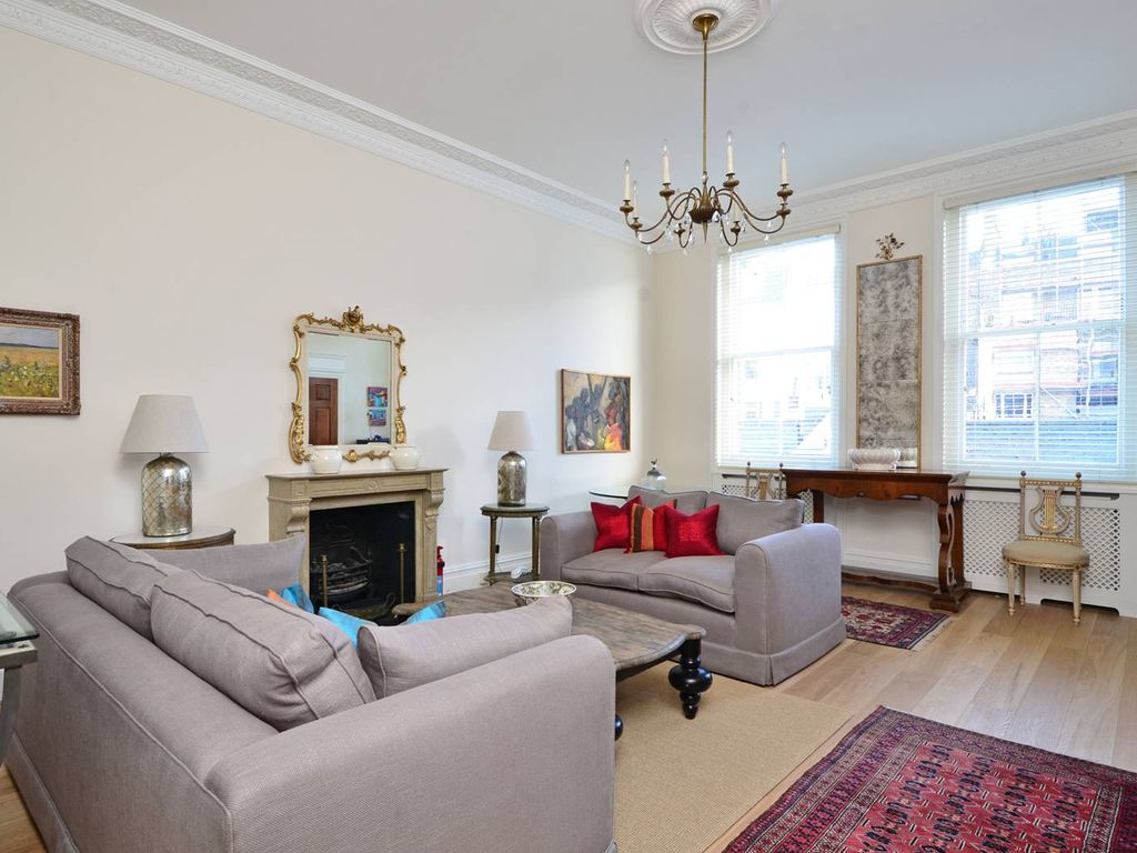 2 bed flat to rent in Roland Gardens, South Kensington, London SW7, £