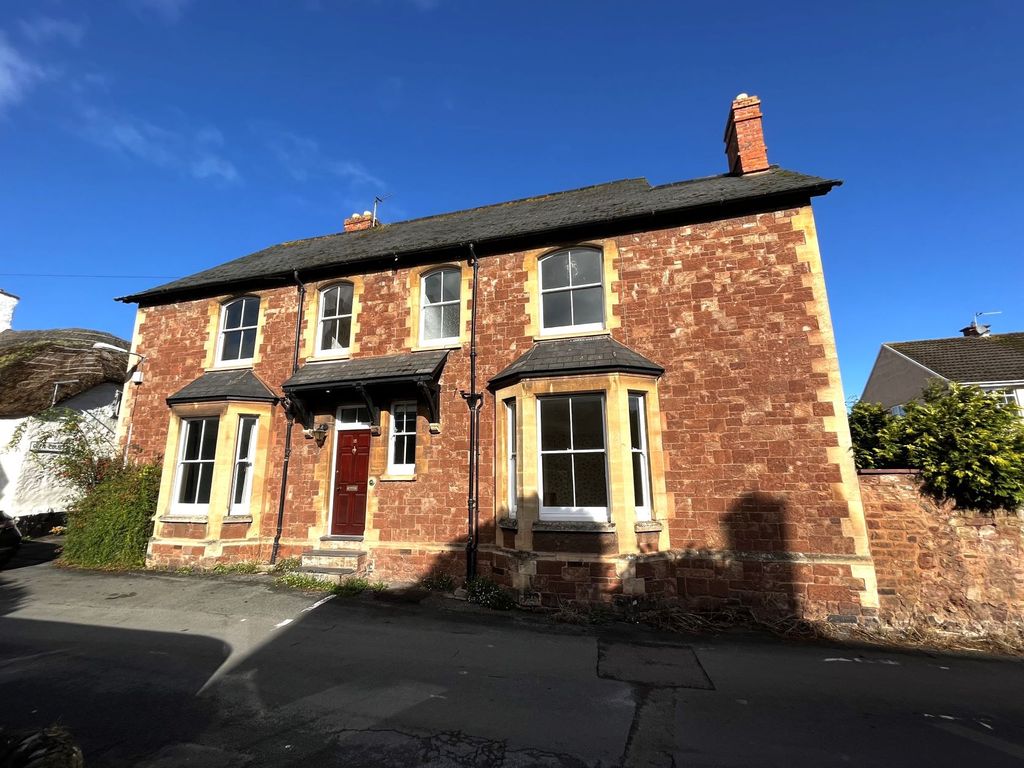5 bed detached house to rent in Manor Road, Minehead TA24, £1,300 pcm