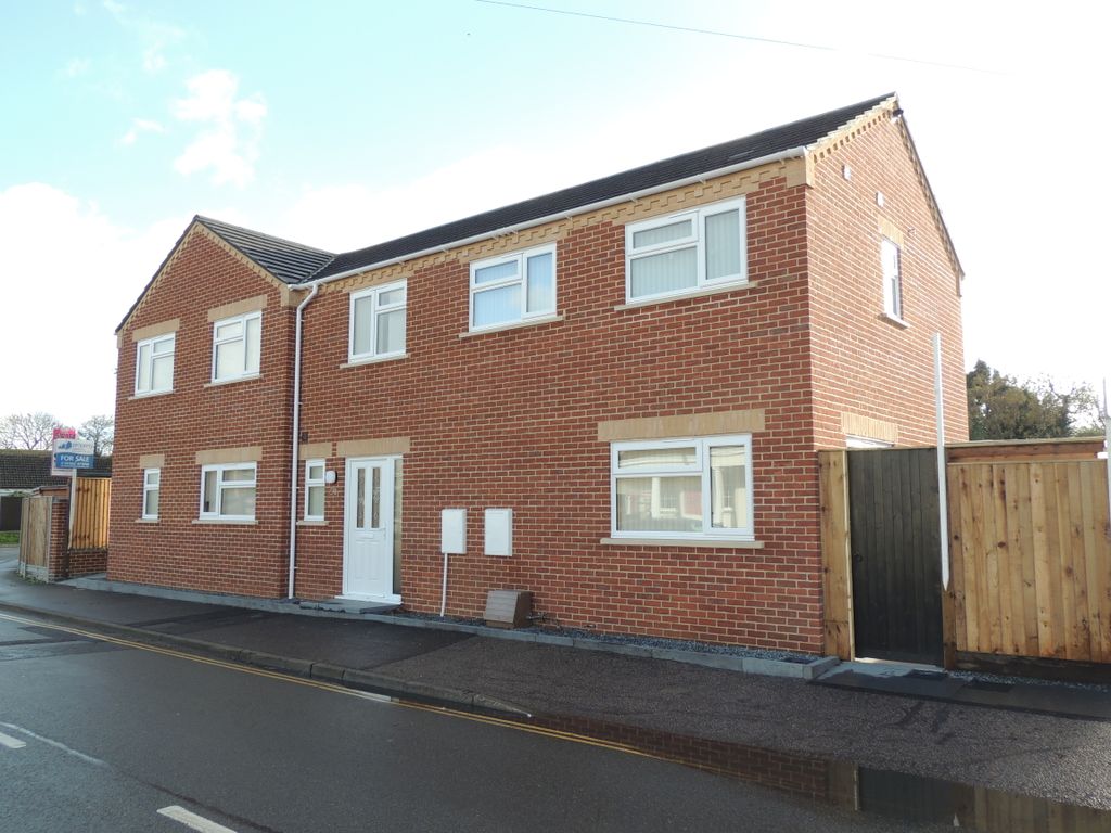 3 bed semidetached house to rent in Hopton, Great Yarmouth NR31, £