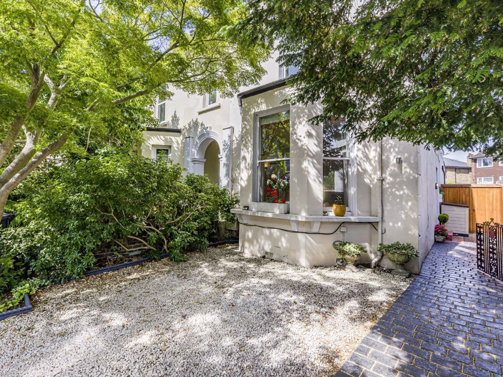 3 bed semidetached house for sale in Grove Crescent, Kingston Upon