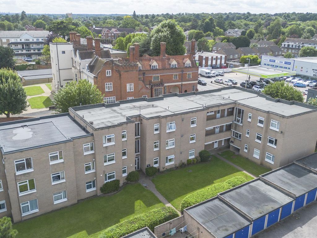 2 bed flat for sale in Chapel End, Hoddesdon EN11, £275,000 Zoopla