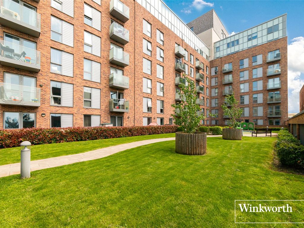 2 bed flat for sale in Brook Road, Borehamwood, Hertfordshire WD6, £