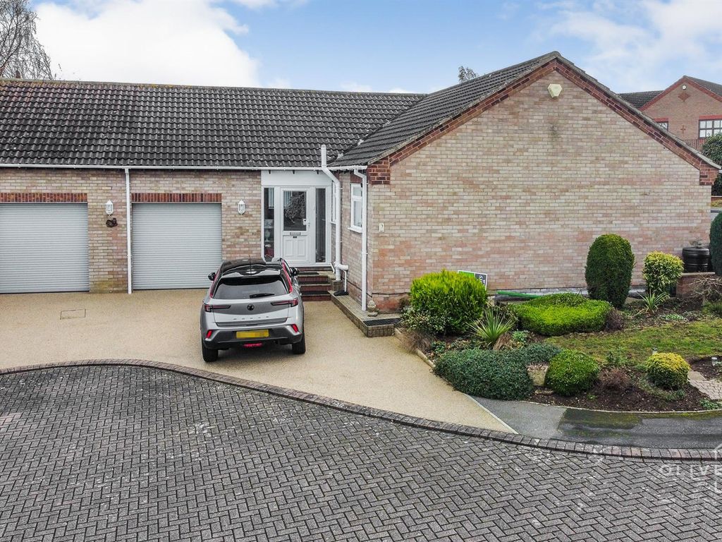 3 bed detached bungalow for sale in Trafalgar Court, Washingborough