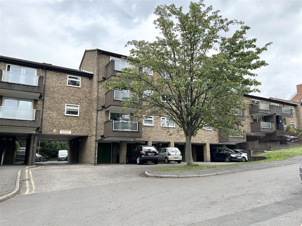 1 bed flat for sale in Steeplands, Bushey WD23, £299,950 Zoopla