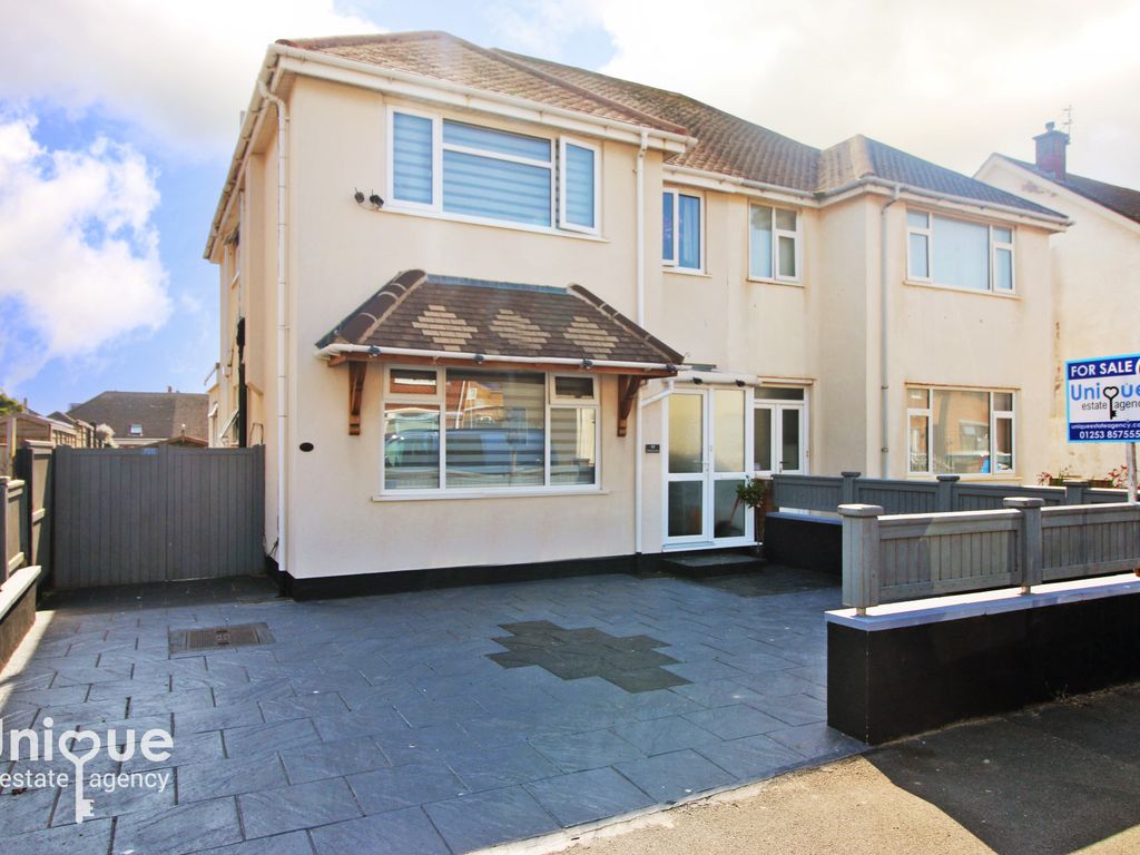 4 bed semidetached house for sale in Kirkstone Drive, Thornton