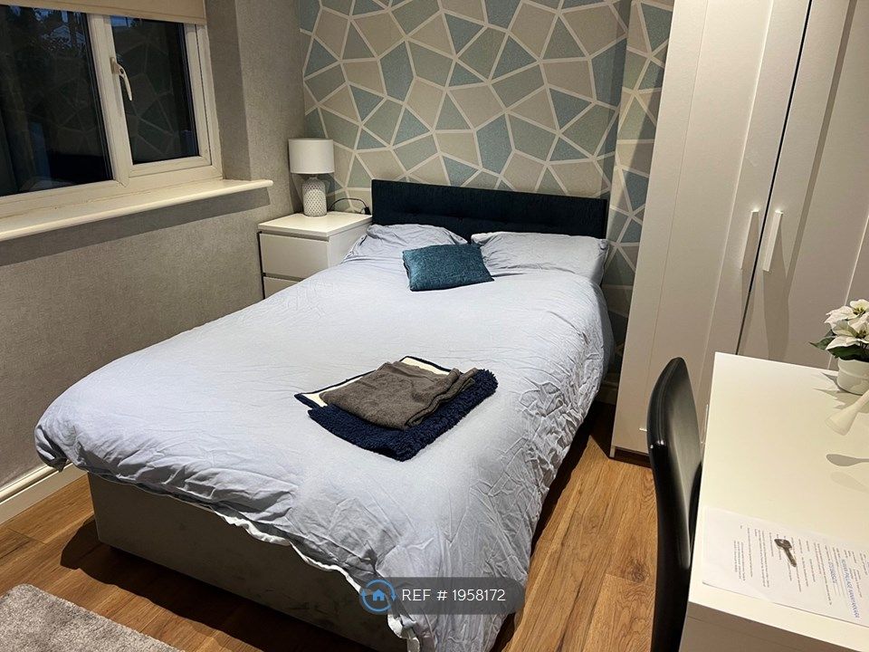 Room to rent in Ashly Court, St. Asaph LL17, £500 pcm Zoopla