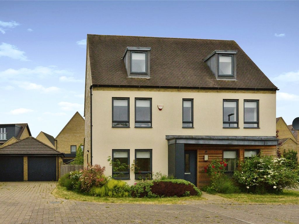5 bed detached house for sale in Sayers Court, Tattenhoe Park, Milton