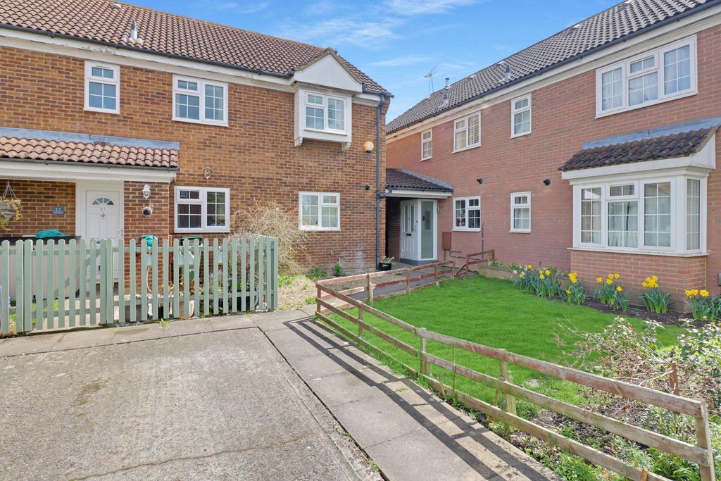 2 bed semidetached house to rent in Mimosa Court, Aylesbury HP21 Zoopla