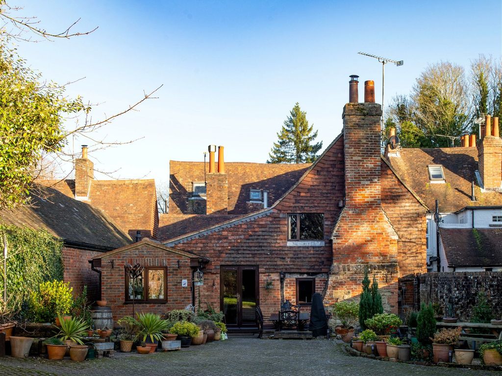 6 bed linkdetached house for sale in Church Road, Sundridge, Sevenoaks