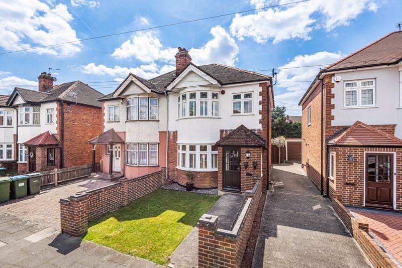 3 bed semidetached house for sale in Larchwood Road, London SE9 Zoopla
