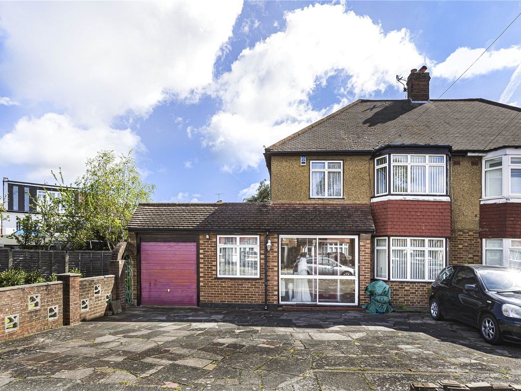 3 bed semidetached house for sale in Gloucester Gardens, Cockfosters, EN4 Zoopla
