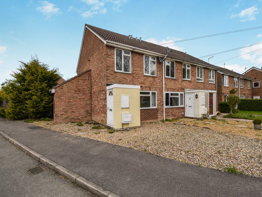 3 bed end terrace house for sale in Elizabeth Way, Colne, Huntingdon