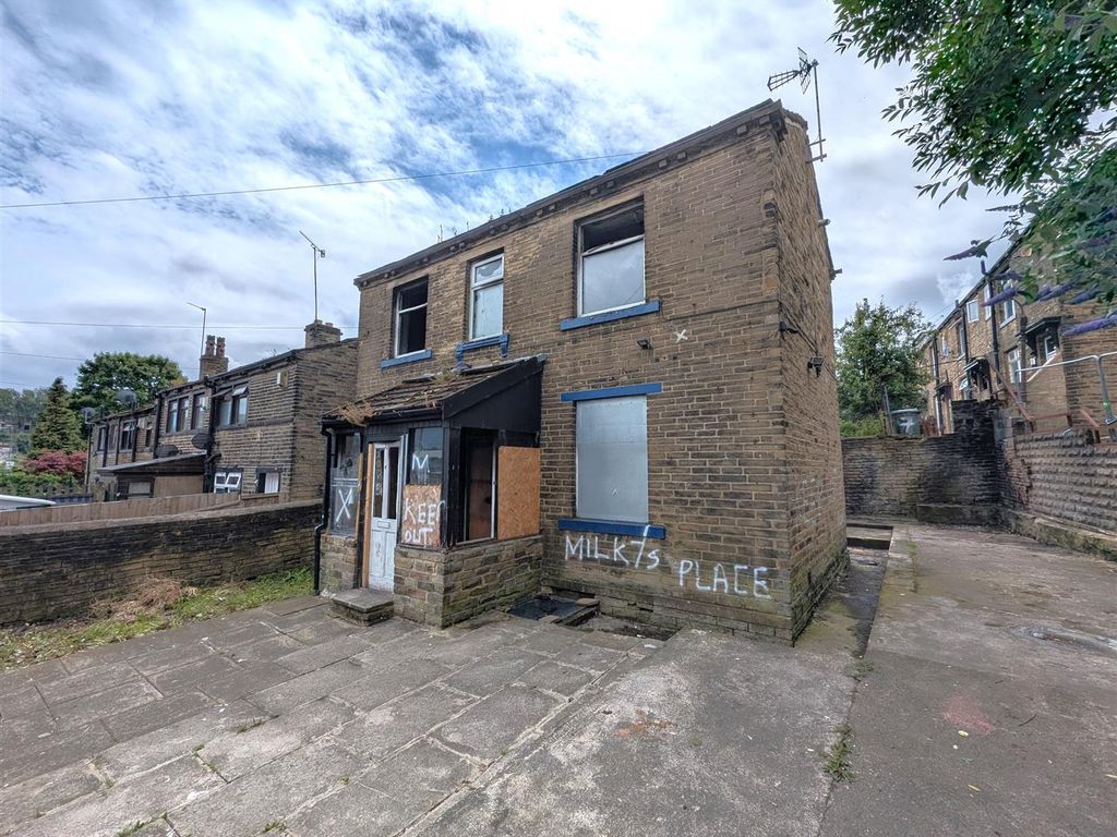 5 bed property for sale in Beckside Road, Great Horton, Bradford BD7, £