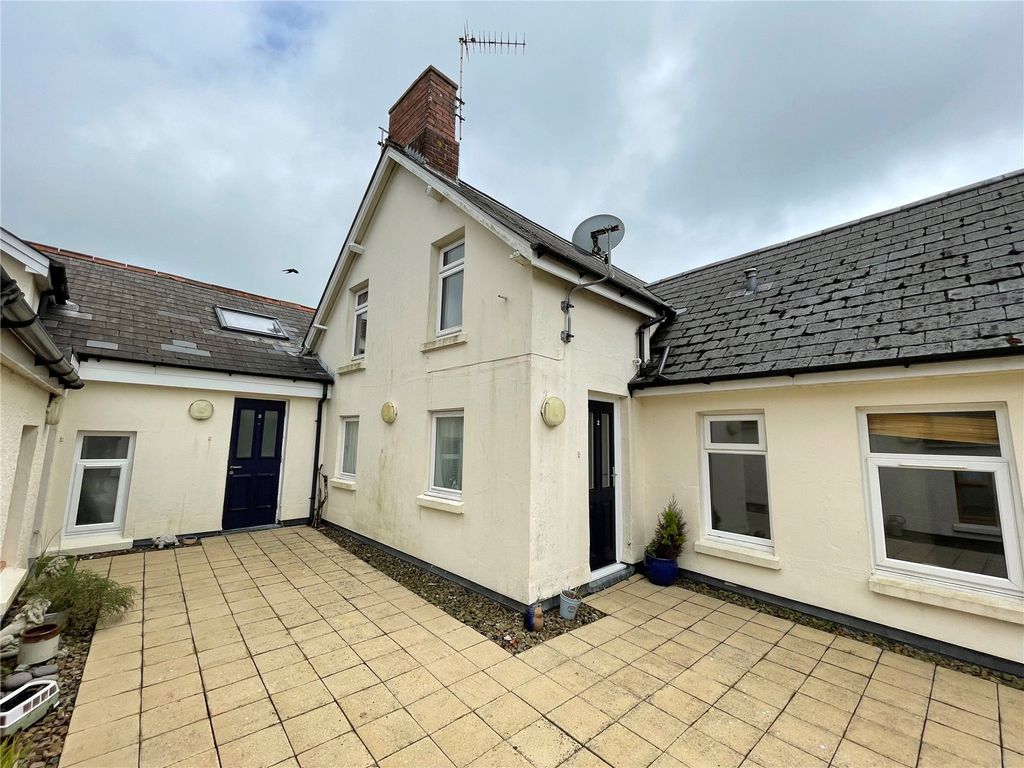 2 bed flat for sale in The Square, Holsworthy, Devon EX22 Zoopla