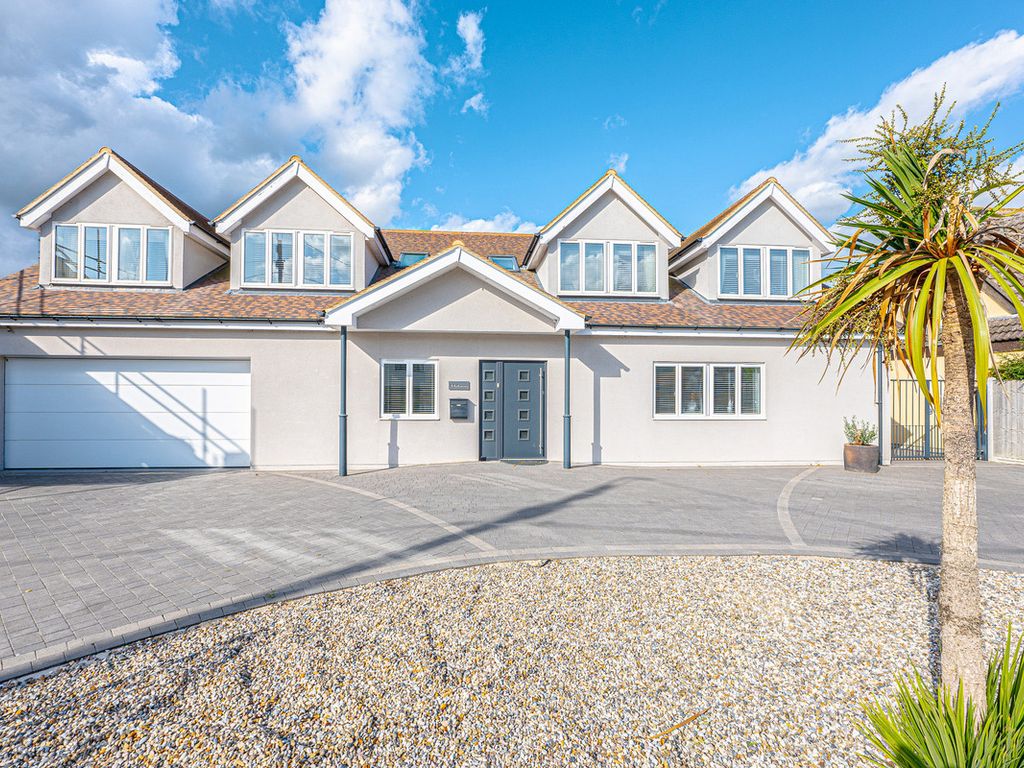 5 bed detached house for sale in Glebe Road, Billericay CM11, £