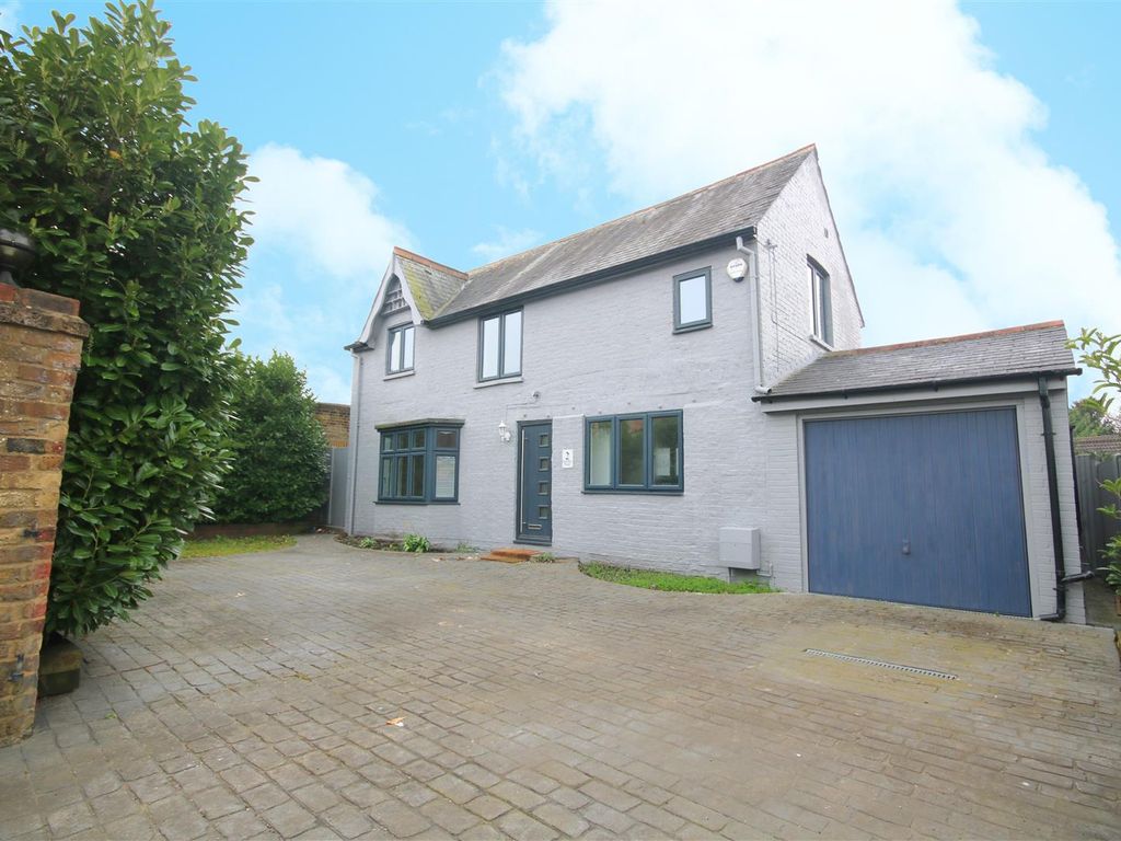 3 bed detached house for sale in Holmlea Road, Datchet, Slough SL3, £