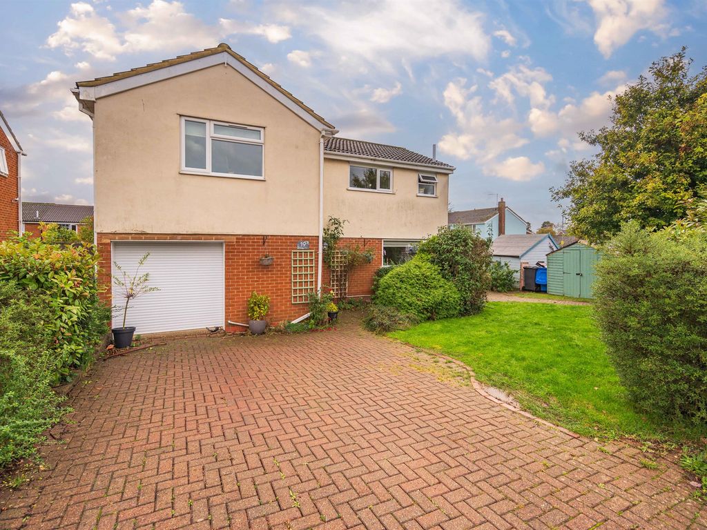 4 bed detached house for sale in Raleigh Close, Rothwell, Kettering