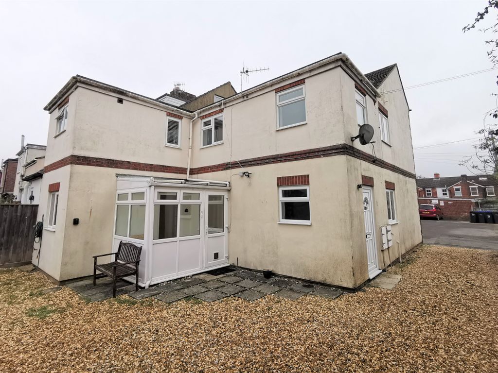 2 bed flat to rent in Longland, Salisbury, Wiltshire SP2 Zoopla