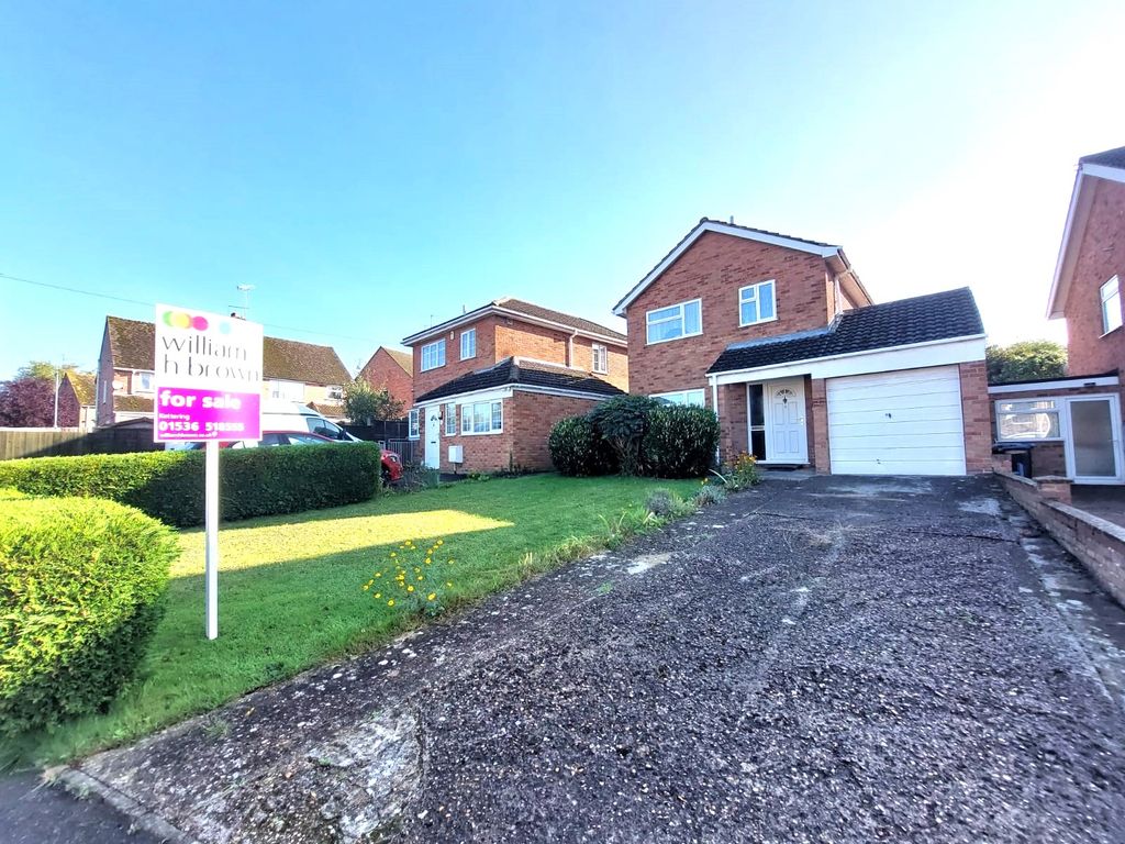 3 bed detached house for sale in Langley Way, Kettering NN15, £260,000