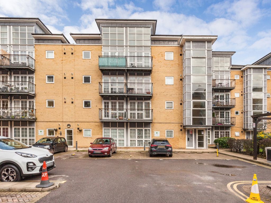 1 bed flat to rent in High Street, Romford RM1 Zoopla