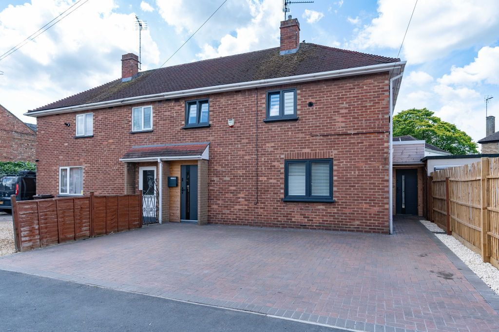 3 bed semidetached house for sale in Albert Street, Spalding PE11 Zoopla