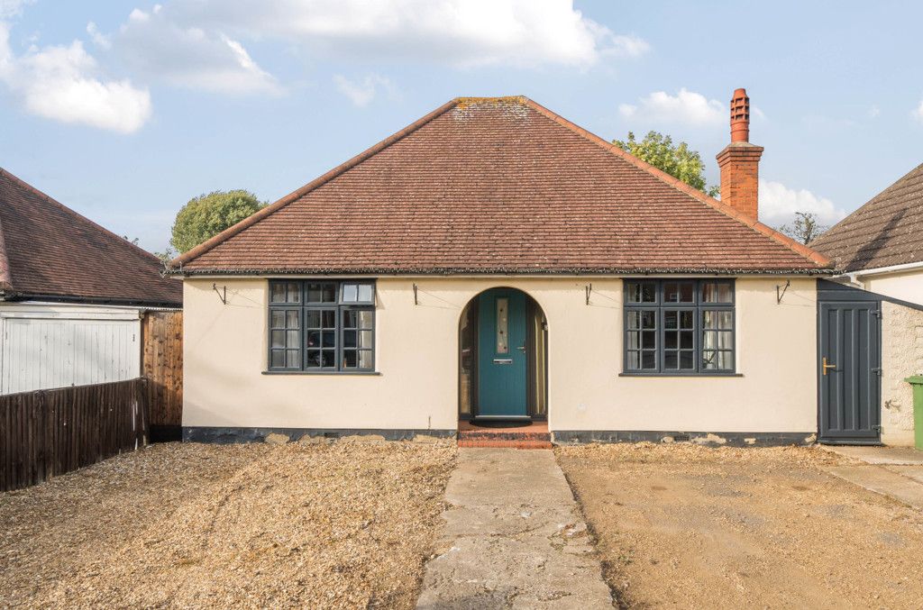 4 bed bungalow for sale in Pembroke Road, Ruislip, Middlesex HA4, £