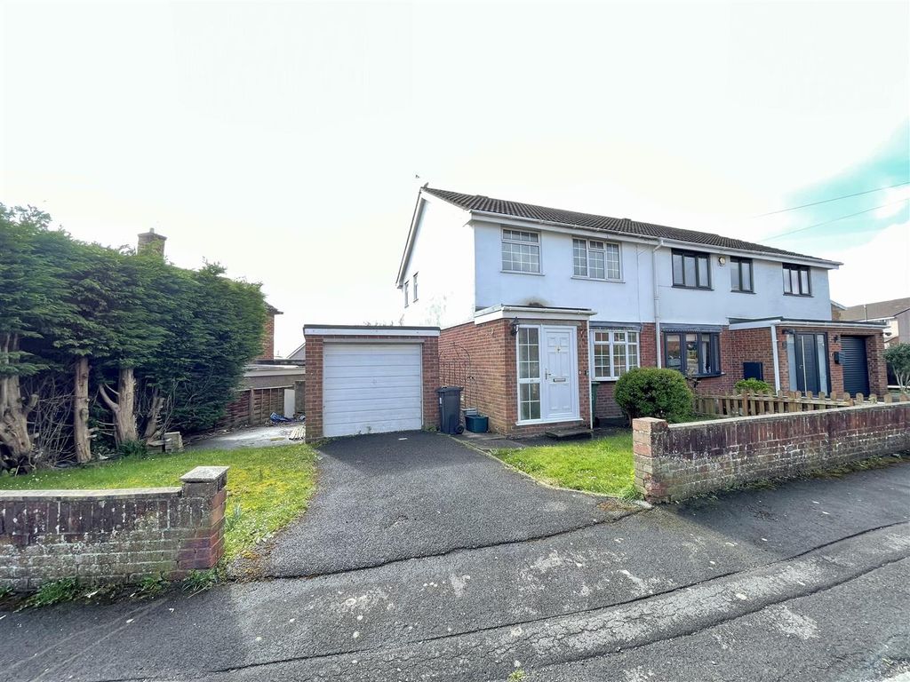 3 bed semidetached house for sale in Dyrham Road, Kingswood, Bristol