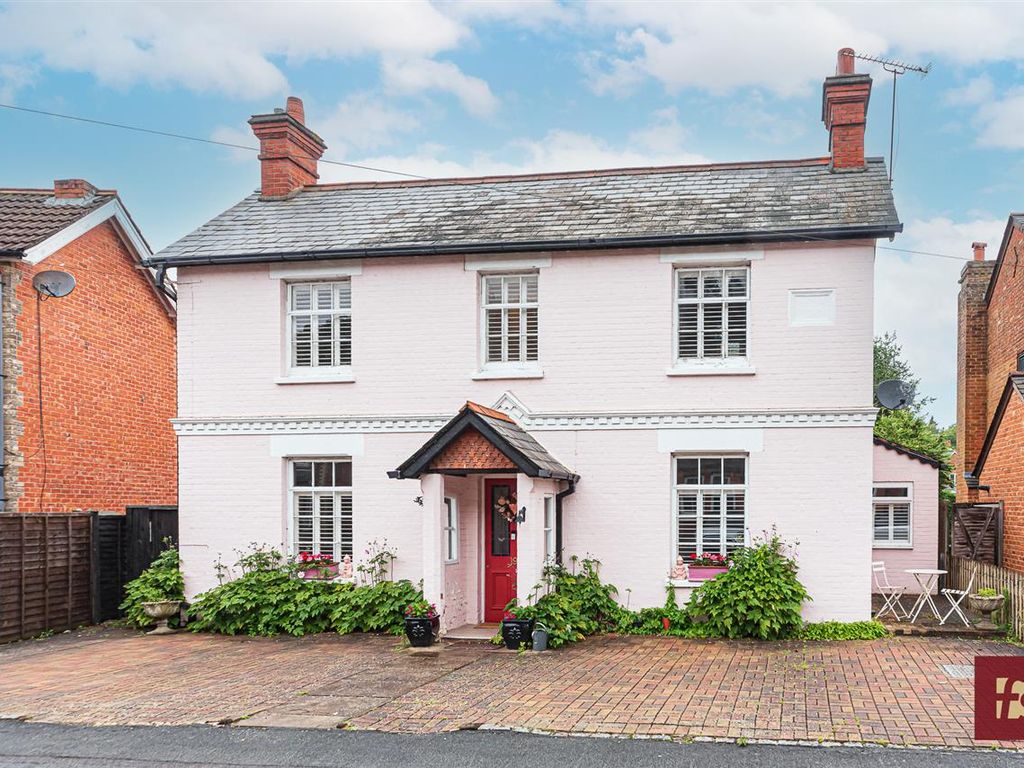 4 bed detached house for sale in Upper Broadmoor Road, Crowthorne RG45