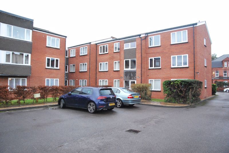2 bed flat to rent in The Firs, Heathville Rd, Gloucester GL1, £900 pcm