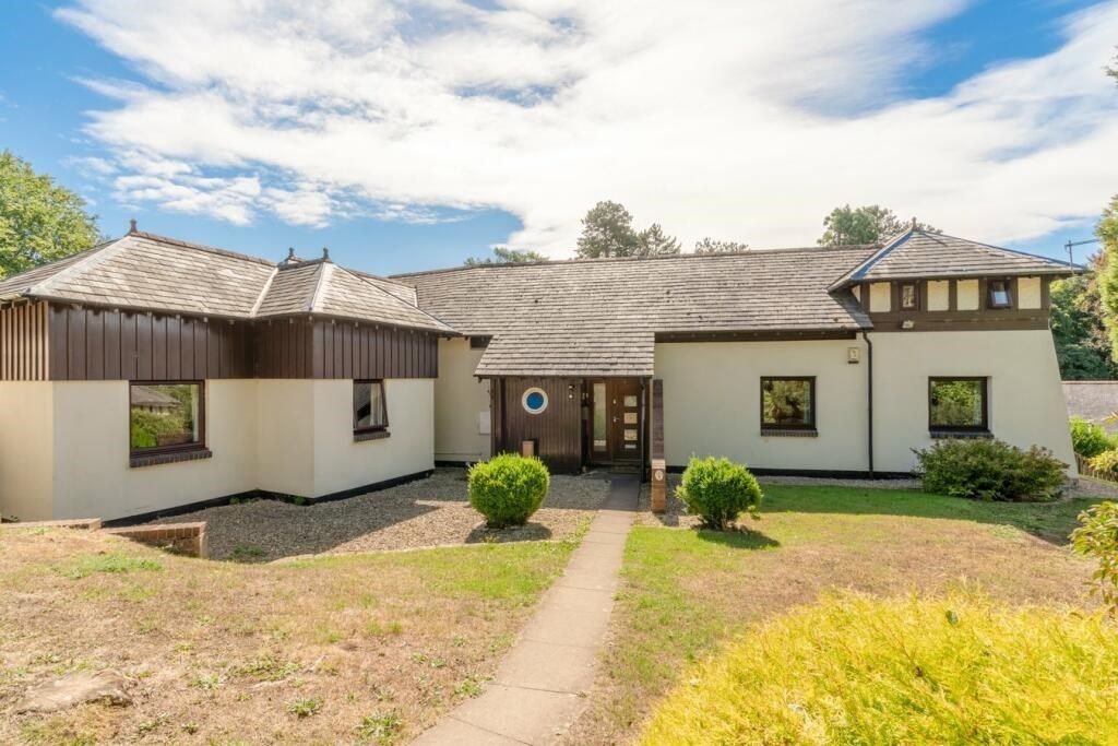 5 bed end terrace house for sale in Leckhampton Hill, Cheltenham GL53