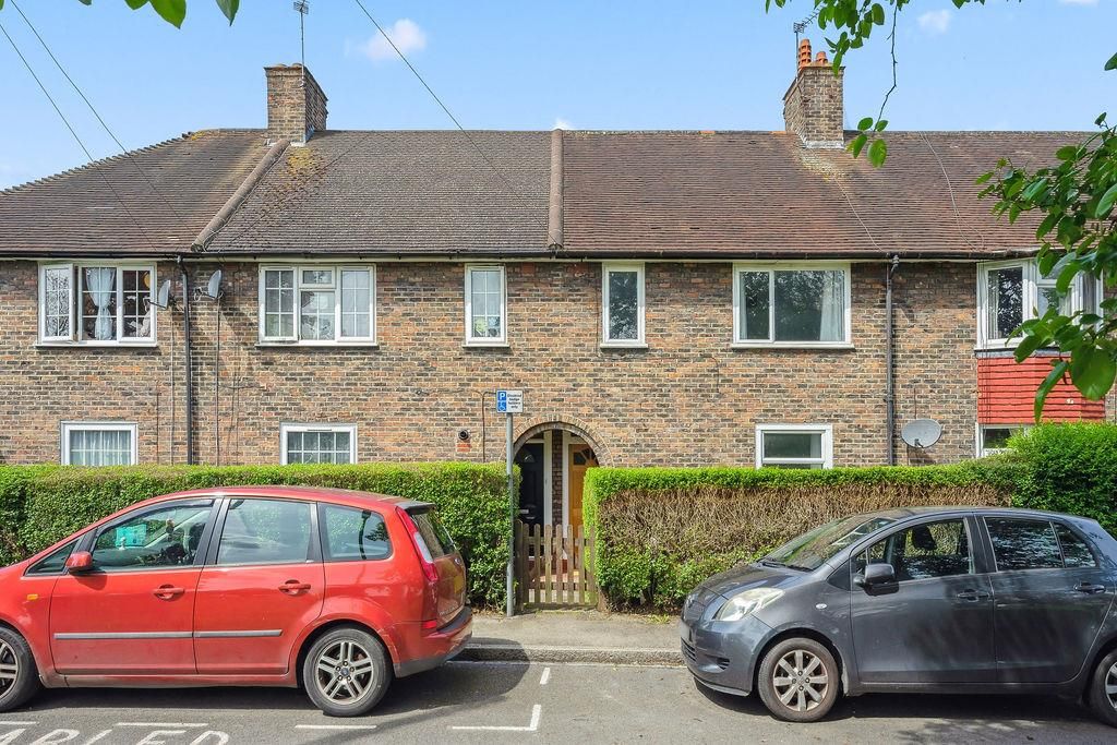 3 bed flat to rent in St. Helier Avenue, Morden SM4, £2,300 pcm Zoopla