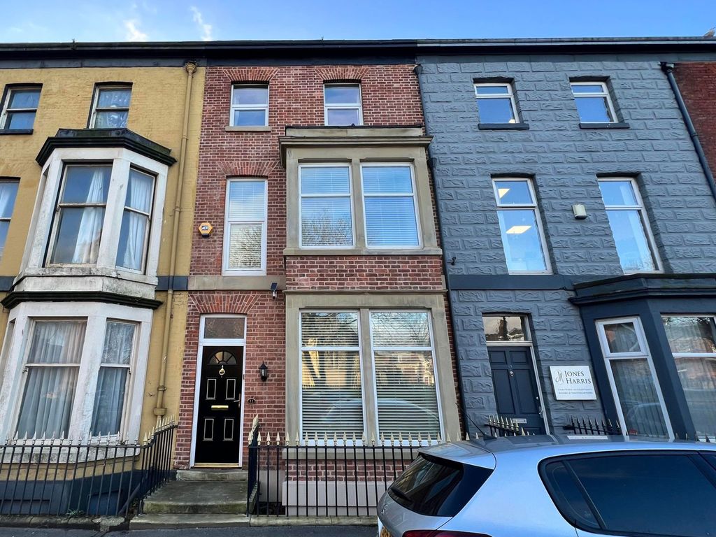 5 bed town house for sale in St. Peters Place, Fleetwood FY7, £329,950