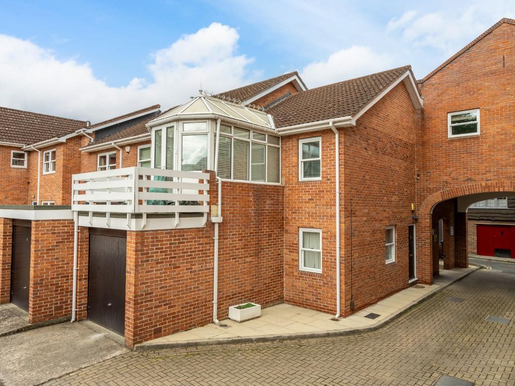 2 bed town house for sale in Albion Street, York YO1, £400,000 Zoopla