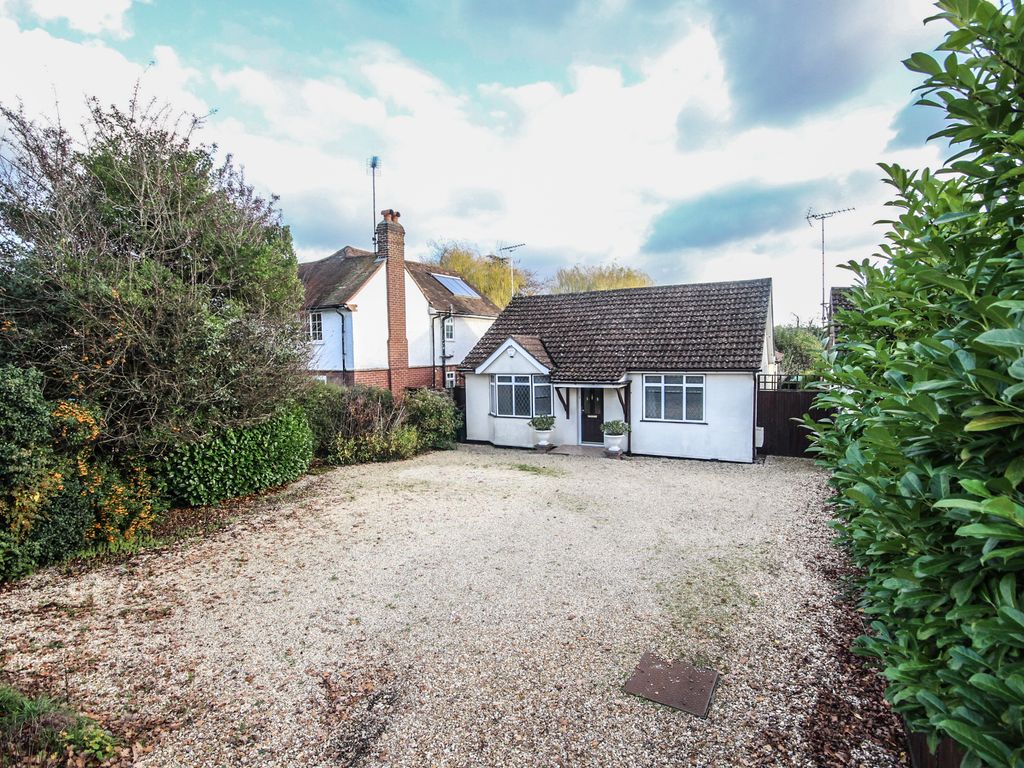 3 bed detached bungalow for sale in Barkham Road, Wokingham RG41 Zoopla