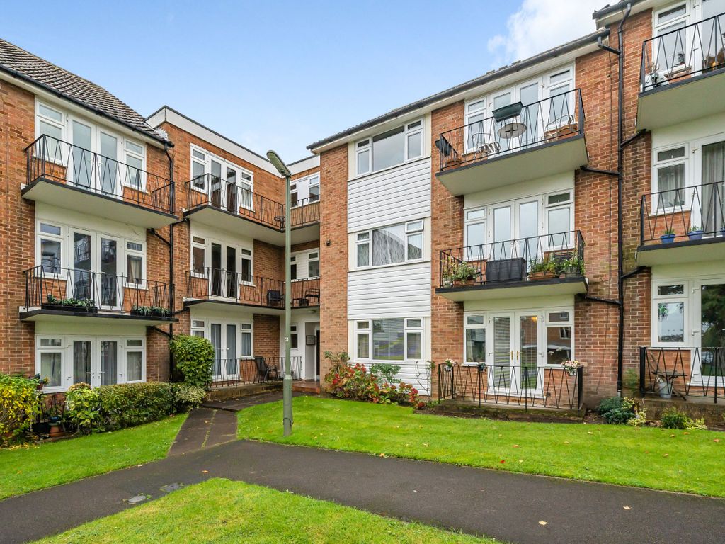 2 bed flat for sale in Lindfield Gardens, Guildford GU1, £349,000 Zoopla