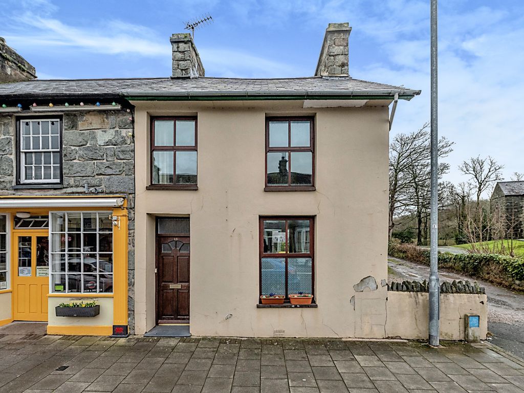 3 bed end terrace house for sale in Church Street, Tremadog, Porthmadog