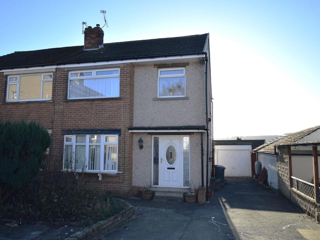 3 bed semidetached house for sale in Oakfield Avenue, Bingley BD16, £